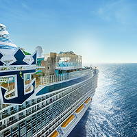 Carnival vs. Royal Caribbean: Finding Your Perfect Voyage