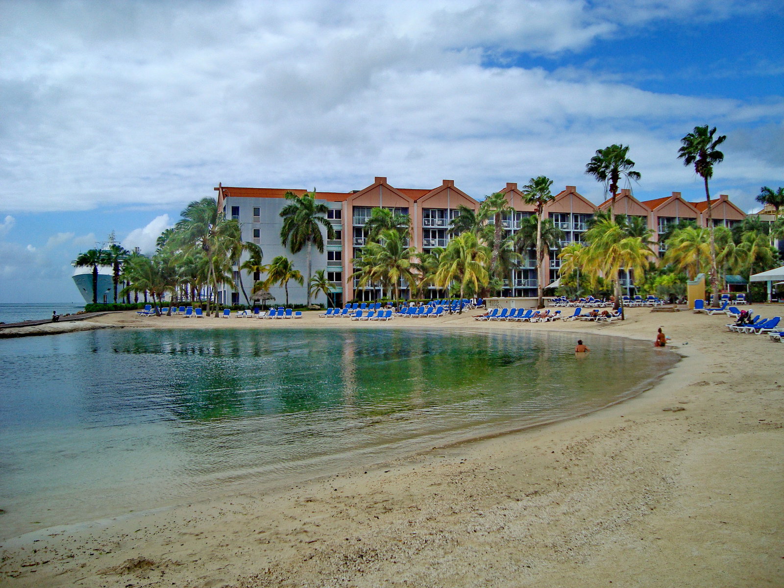 AWORJ - Oranjestad, Aruba - Vlad Man .jpg