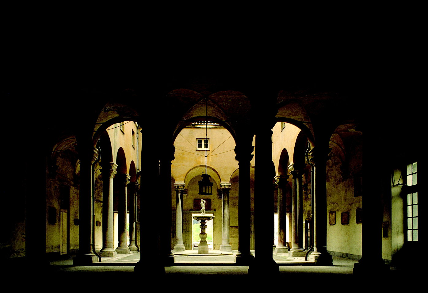 Genoa — ITGOA - Genoa - The Salons and the courtyard of the Palazzo Ducale - DE AGOSTINI PICTURE LIBRARY.jpg