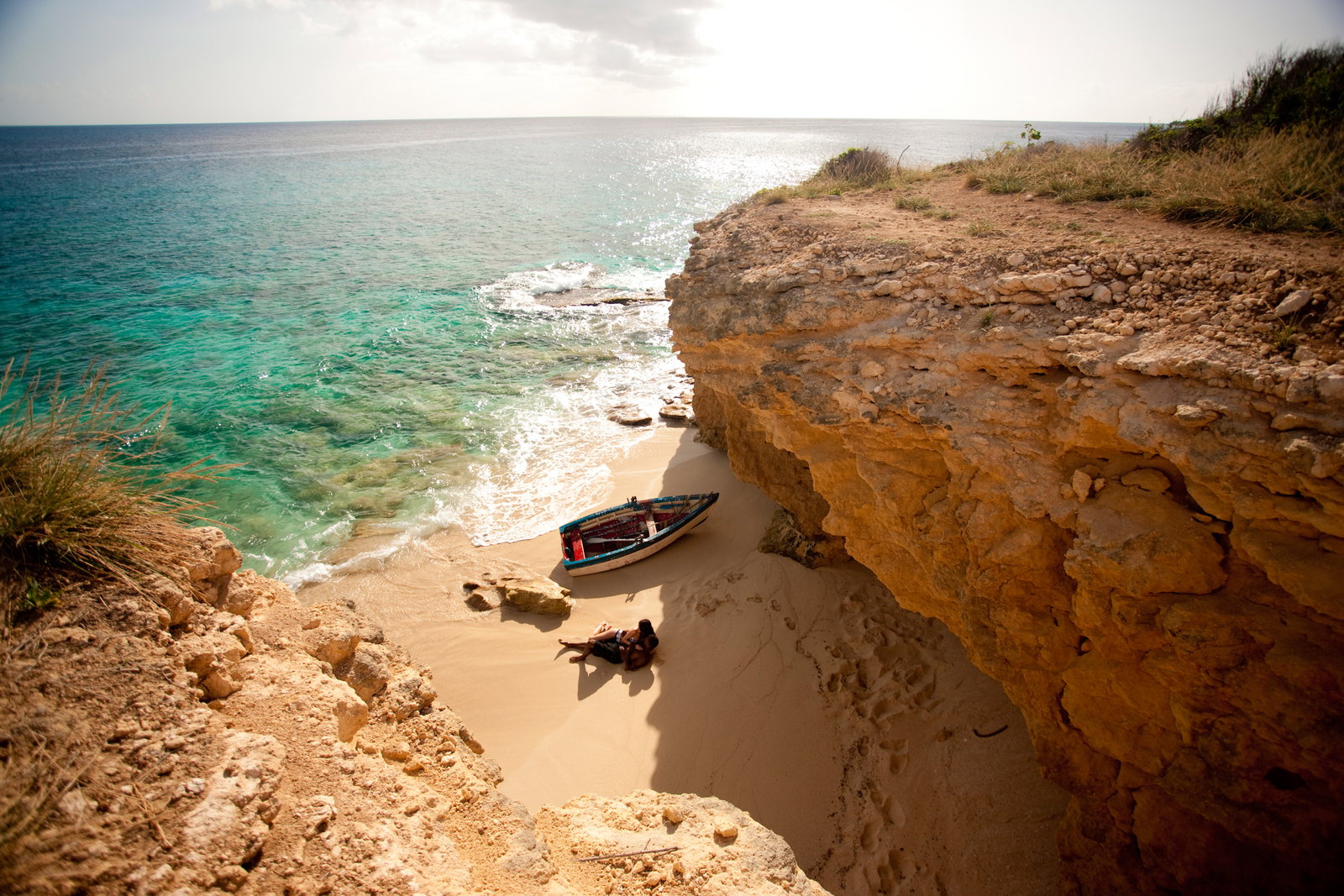 SXPHI - Philipsburg - Cliff, Couple - © St. Maarten Tourist Bureau.jpg